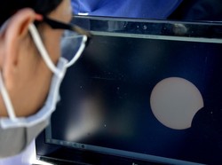 Cara Nonton Gerhana Matahari Hibrida Secara Online dan Gratis