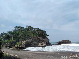 Foto: Madasari, Tempat Kemping di Tepi Pantai