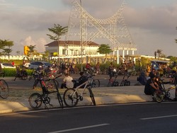 Pesepeda Padati Kawasan Pantai Losari Makassar Pagi Ini