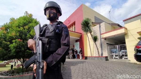 Polisi Perketat Pengamanan RSUD Karanganyar Usai Wakapolres Diserang