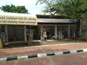 Kembali Dibuka, Pedagang di Ragunan Jakarta Ngaku Sepi Pembeli