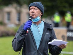 Dianggap Rasialis, Patung Politisi Pro Perdagangan Budak di Skotlandia Diruntuhkan Dianggap Rasialis, Patung Politisi Pro Perdagangan Budak di Skotlandia Diruntuhkan