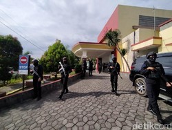 Wakapolres Karanganyar dan Sopir Diserang, RSUD Dijaga Ketat Polisi