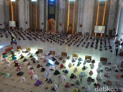 1.000 Warga Gelar Salat Gerhana Matahari dengan Protokol Kesehatan