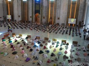 1.000 Warga Gelar Salat Gerhana Matahari dengan Protokol Kesehatan 1.000 Warga Gelar Salat Gerhana Matahari dengan Protokol Kesehatan