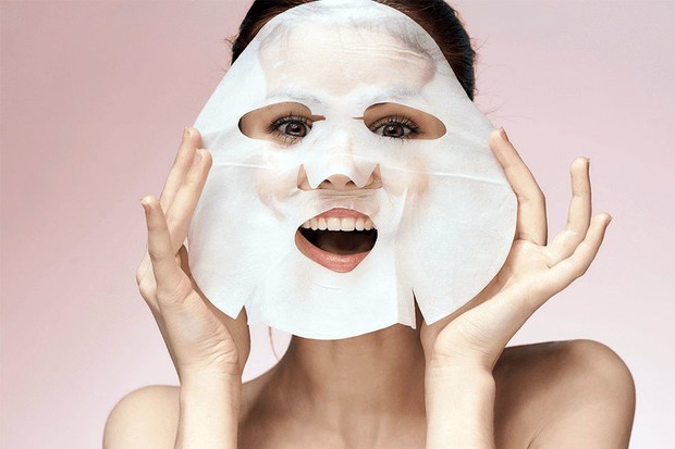 Sheet mask berfungsi untuk menguncin kandungan skincare yang sudah dipakai