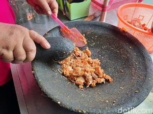Netizen Ribut Soal Ayam Geprek Bu Rum hingga Gado-gado Legendaris di Bandung Netizen Ribut Soal Ayam Geprek Bu Rum hingga Gado-gado Legendaris di Bandung