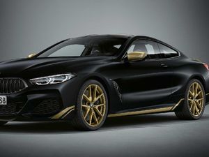 BMW Seri 8 Edisi Spesial Dipoles Emas