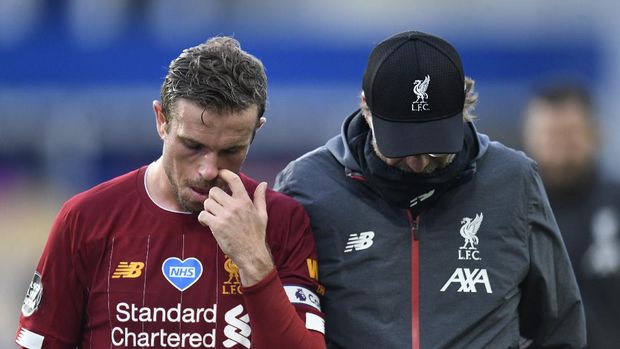 Britain Soccer Premier League Liverpool's manager Jurgen Klopp and Liverpool's Jordan Henderson leave the field at the end of the English Premier League soccer match between Everton and Liverpool at Goodison Park in Liverpool, England, Sunday, June 21, 2020. (Peter Powell/Pool via AP)