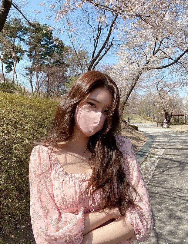 Masker senada dengan outfit