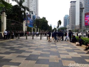 Mahasiswa Unjuk Rasa di Kemendikbud, Tuntut Regulasi Pemotongan Biaya Kuliah