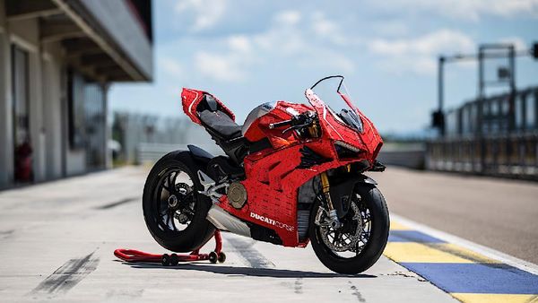 Penampakan Ducati Panigale V4R dari 15 Ribu Keping Lego