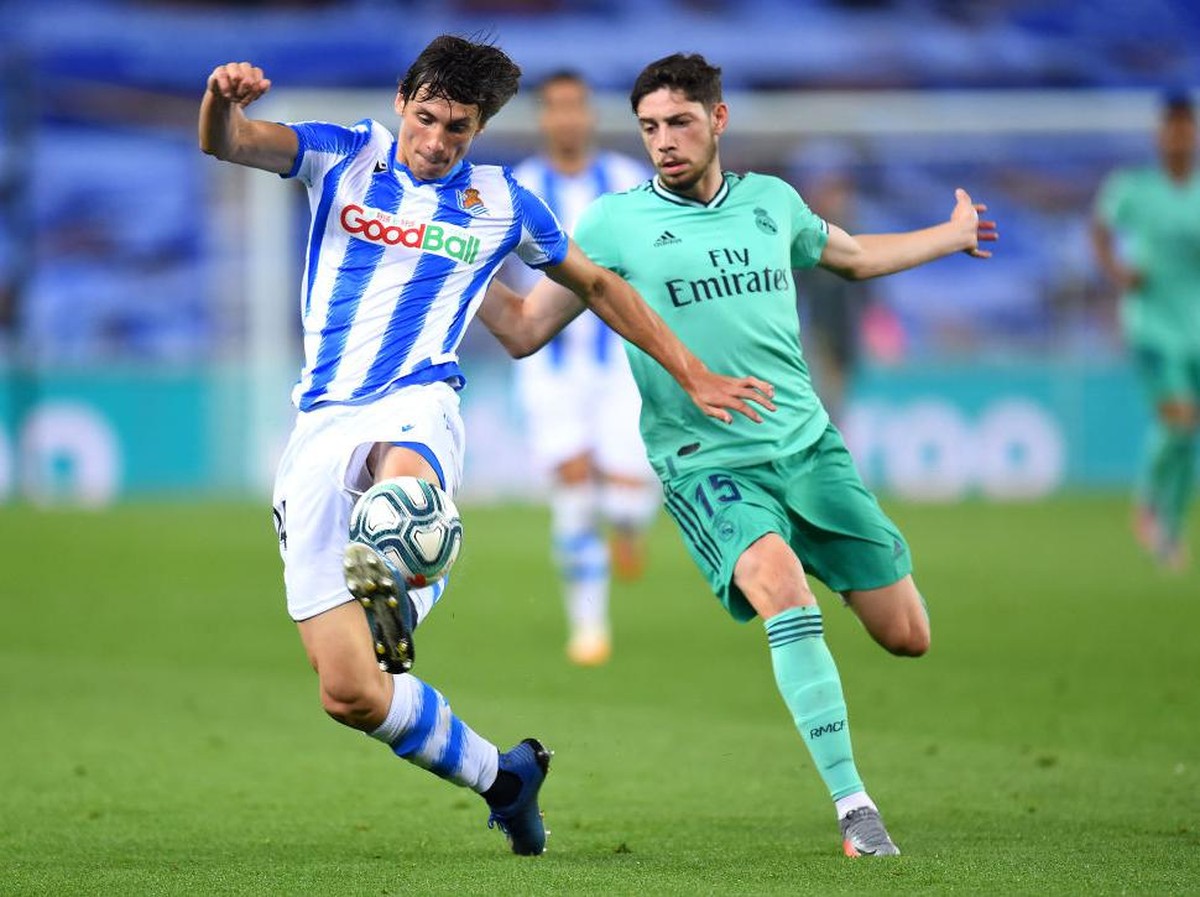Pemain Real Madrid, Federico Valverde, puas bisa kembali ke puncak klasemen Liga Spanyol. (Foto: Getty Images/Juan Manuel Serrano Arce)