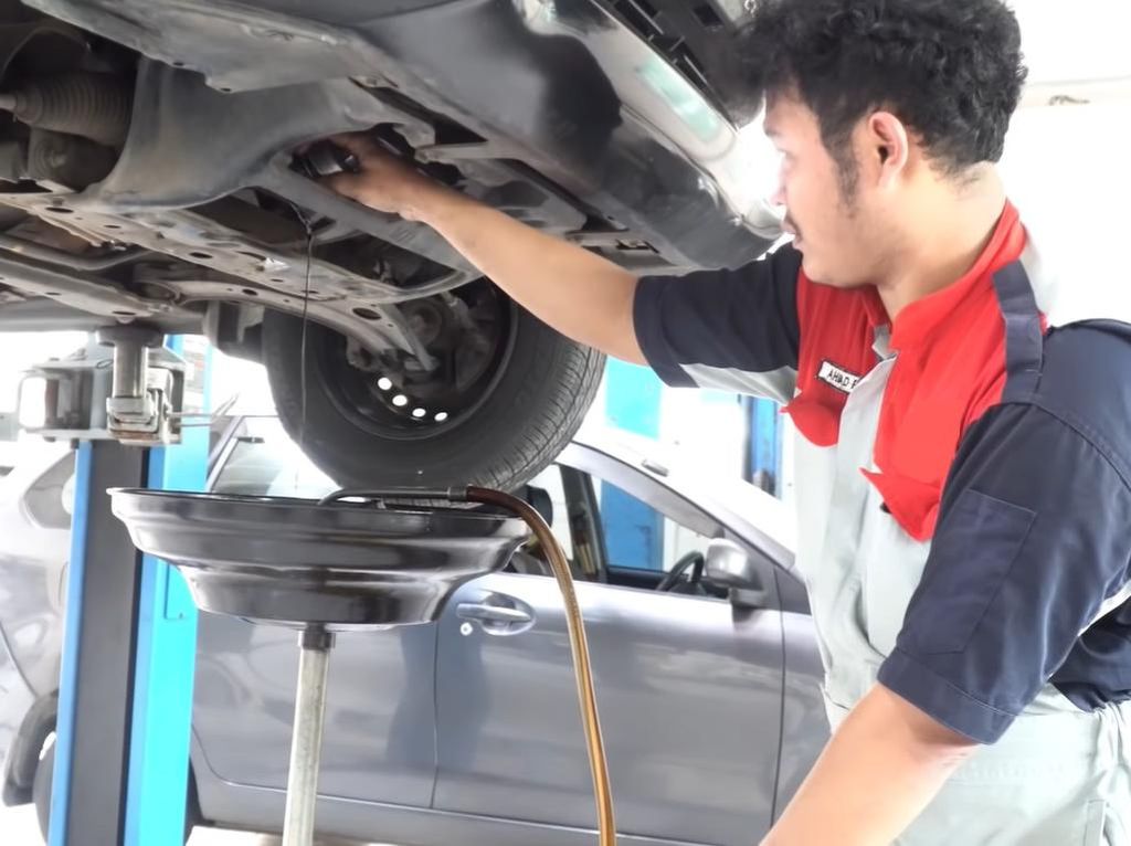 Mobil Lama Ngandang karena WFH, Perlukah Ganti Oli saat Dipakai Lagi? Mobil Lama Ngandang karena WFH, Perlukah Ganti Oli saat Dipakai Lagi?