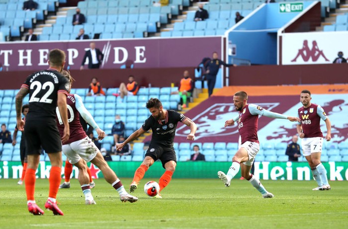 BIRMINGHAM, ENGLAND - JUNE 21: Olivier Giroud of Chelsea scores his teams second goal during the Premier League match between Aston Villa and Chelsea FC at Villa Park on June 21, 2020 in Birmingham, England. Football Stadiums around Europe remain empty due to the Coronavirus Pandemic as Government social distancing laws prohibit fans inside venues resulting in all fixtures being played behind closed doors. (Photo by Catherine Ivill/Getty Images)