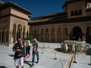 Istana Alhambra Ramai Turis Lagi Setelah Tutup 3 Bulan
