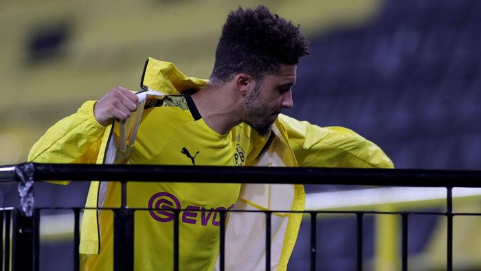 Jadon Sancho DORTMUND, GERMANY - JUNE 17: Jadon Sancho of Dortmund walks to the bench after being substituted during the Bundesliga match between Borussia Dortmund and 1. FSV Mainz 05 at Signal Iduna Park on June 17, 2020 in Dortmund, Germany. (Photo by Friedemann Vogel/Pool via Getty Images)