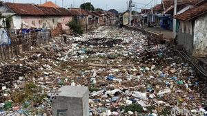 Jijik! Sungai di Pasuruan Tertutup Sampah