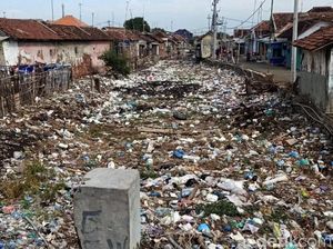 Jijik! Sungai di Pasuruan Tertutup Sampah