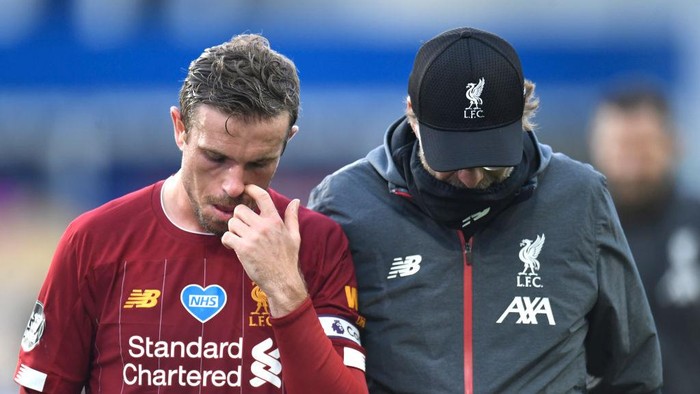 LIVERPOOL, ENGLAND - JUNE 21: Jordan Henderson of Liverpool interacts with Jurgen Klopp, Manager of Liverpool after the Premier League match between Everton FC and Liverpool FC at Goodison Park on June 21, 2020 in Liverpool, England. Football Stadiums around Europe remain empty due to the Coronavirus Pandemic as Government social distancing laws prohibit fans inside venues resulting in all fixtures being played behind closed doors. (Photo by Peter Powell/Pool via Getty Images)