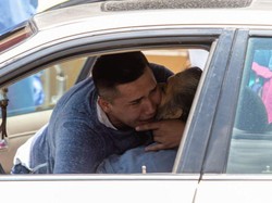 Pria Ini Viral karena Berikan Nafas Buatan ke Neneknya yang Sakit Corona