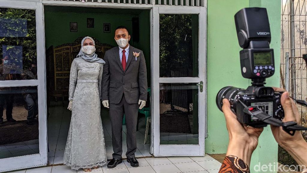 Melihat Prosesi Akad Nikah di Tengah Pandemi Melihat Prosesi Akad Nikah di Tengah Pandemi