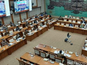 Debat Panas Bahas Utang Holding Tambang, Anggota DPR Gebrak Meja Debat Panas Bahas Utang Holding Tambang, Anggota DPR Gebrak Meja