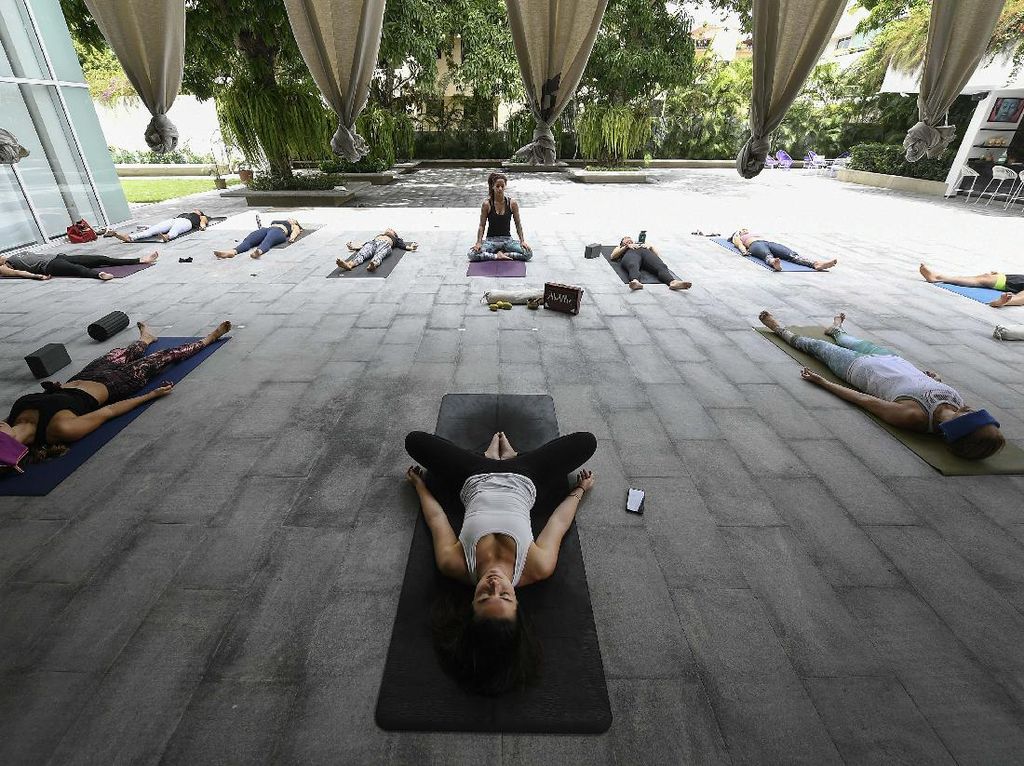 Momen Peringatan Hari Yoga Internasional di Berbagai Negara Momen Peringatan Hari Yoga Internasional di Berbagai Negara