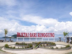 Cantiknya Pantai Sari Ranggung, Makin Lengkap dengan Masjid Apung