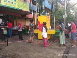 Hari Kedua Dibuka, Pasar Kebayoran Lama Perketat Akses Masuk Cegah Corona