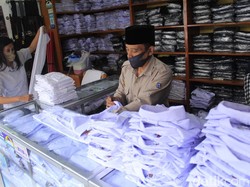 Imbas Corona, Pedagang Seragam Sekolah di Bandung Gigit Jari