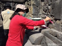 Candi Borobudur 40% Sudah Bersih dari Abu Vulkanik