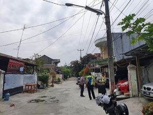 Polisi Bersenjata Masih Berjaga di Rumah John Kei di Bekasi