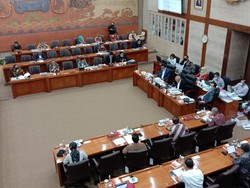 Giliran KAI dan Jasa Marga Bahas Utang Pemerintah di DPR