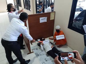 Lakoni 21 Adegan Rekonstruksi, Cucu Cekik Mati Nenek-Curi Emas di Tasik