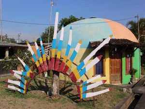 Mengintip Isi Kampung Teletubbies Asli Indonesia