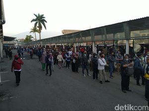 Video Antrean Mengular di Stasiun Bogor, Loket Pindah ke Area Parkir