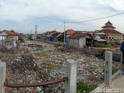 Sungai Menjijikkan Penuh Sampah di Pasuruan Dijanjikan Akan Dikeruk