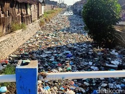 Warga Pasuruan Punya Kebiasaan Jelek Buang Sampah ke Sungai Gegara Tak Ada TPA