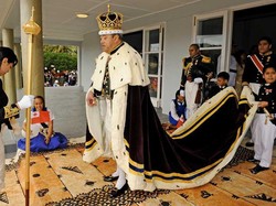 Di Negara Ini Rajanya Harus Hobi Ngobrol