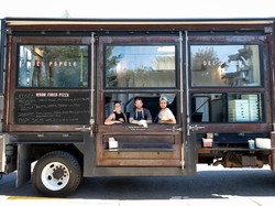 Bukan Food Truck Biasa, Truk Ini Disulap jadi Restoran Berjalan nan Mewah