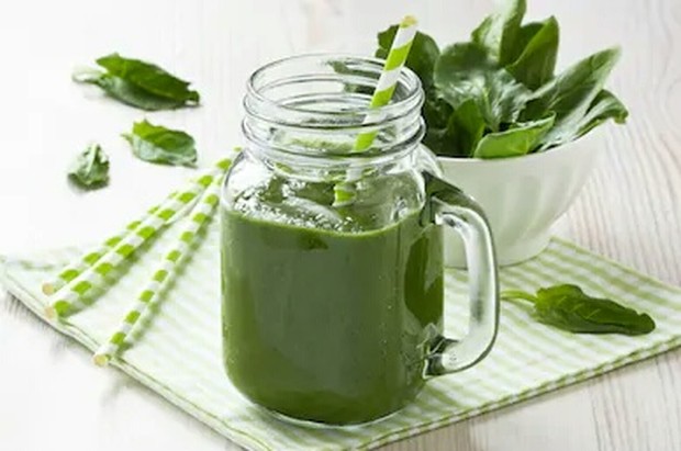 Jus Spinach Jus Spinach atau jus bayam mengandung vitamin A, vitamin C, vitamin E, dan vitamin K yang baik untuk tubuh terutama kulit.
