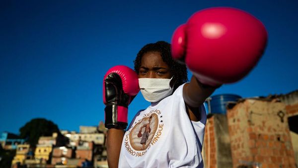 Distribusi Makanan Dari Komunitas Tinju Anak Untuk Warga Brasil