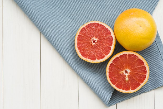 Grapefruit/freepik.com Grapefruit memiliki kandungan vitamin C yang membantu menghilangkan racun dari tubuh kamu.