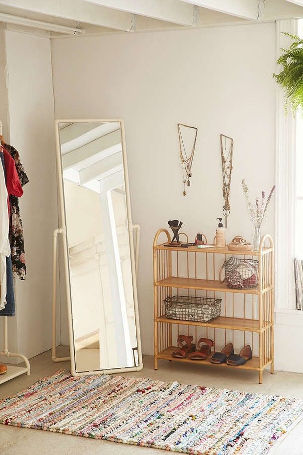 Standing Mirror/Pinterest.com Menghias kamar dengan standing mirror