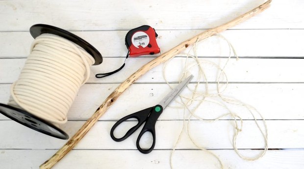 alat dan bahan makrame/heylilahey.com/diy-macrame-wall-hanging-tutorial/ alat dan bahan untuk membuat tali makrame