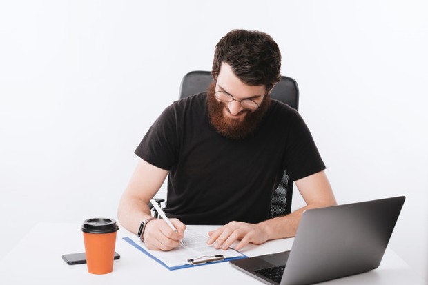 Ilustrasi: penulis sukses biasanya bebas menulis tanpa terlalu banyak memikirkan pendapat orang lain