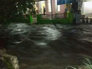 Banjir Melanda Cianjur Selatan, Seorang Warga Hanyut Banjir Melanda Cianjur Selatan, Seorang Warga Hanyut
