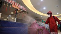 Blok M Square Tak Luput dari Penyemprotan Disinfektan
