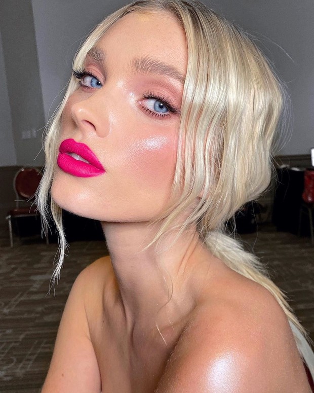 Shocking pink lipstick/Sumber: instagram.com/patrickta Selain playful, lipstick warna pink cerah bisa bikin gigi tampak lebih putih